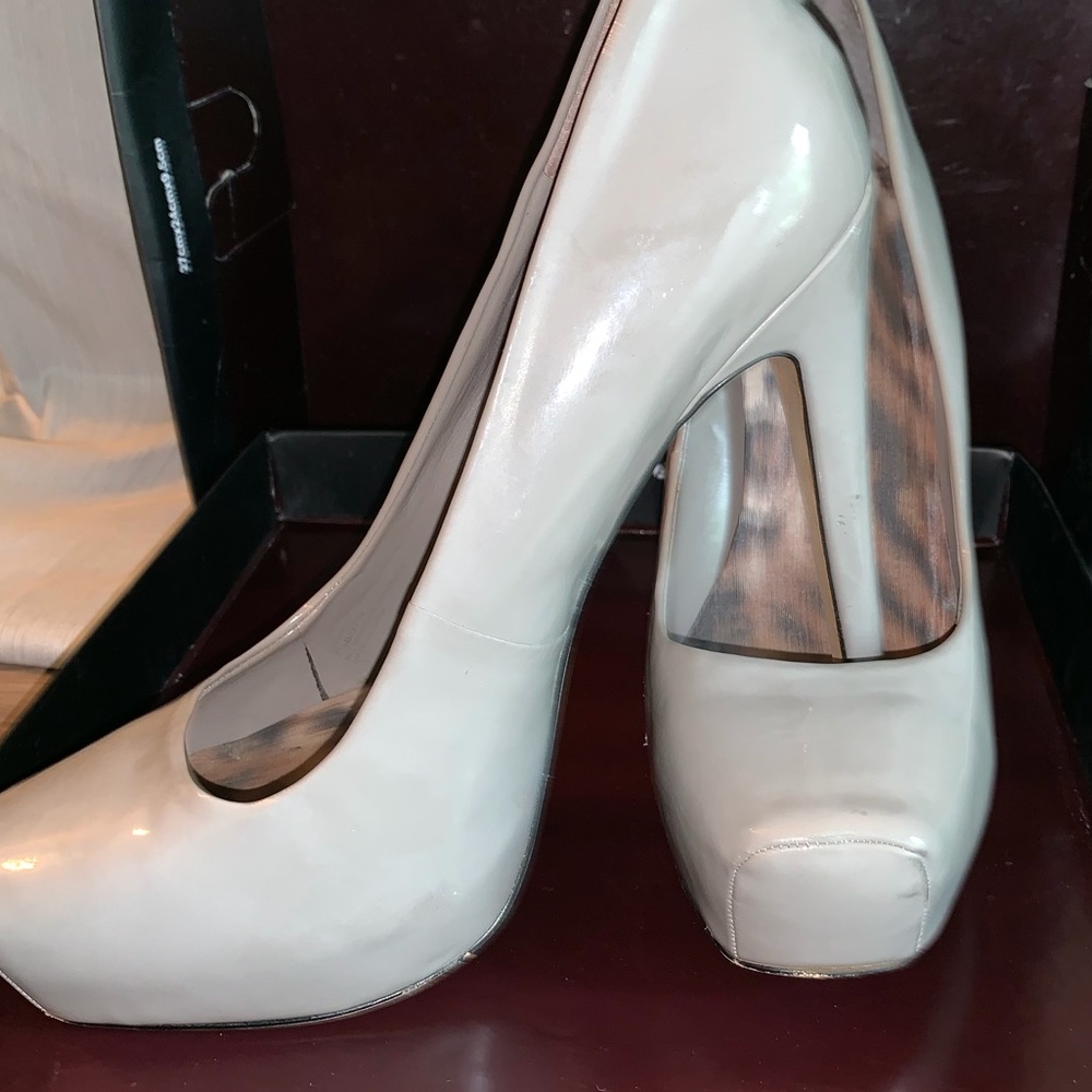 Square pointed Gray Heels